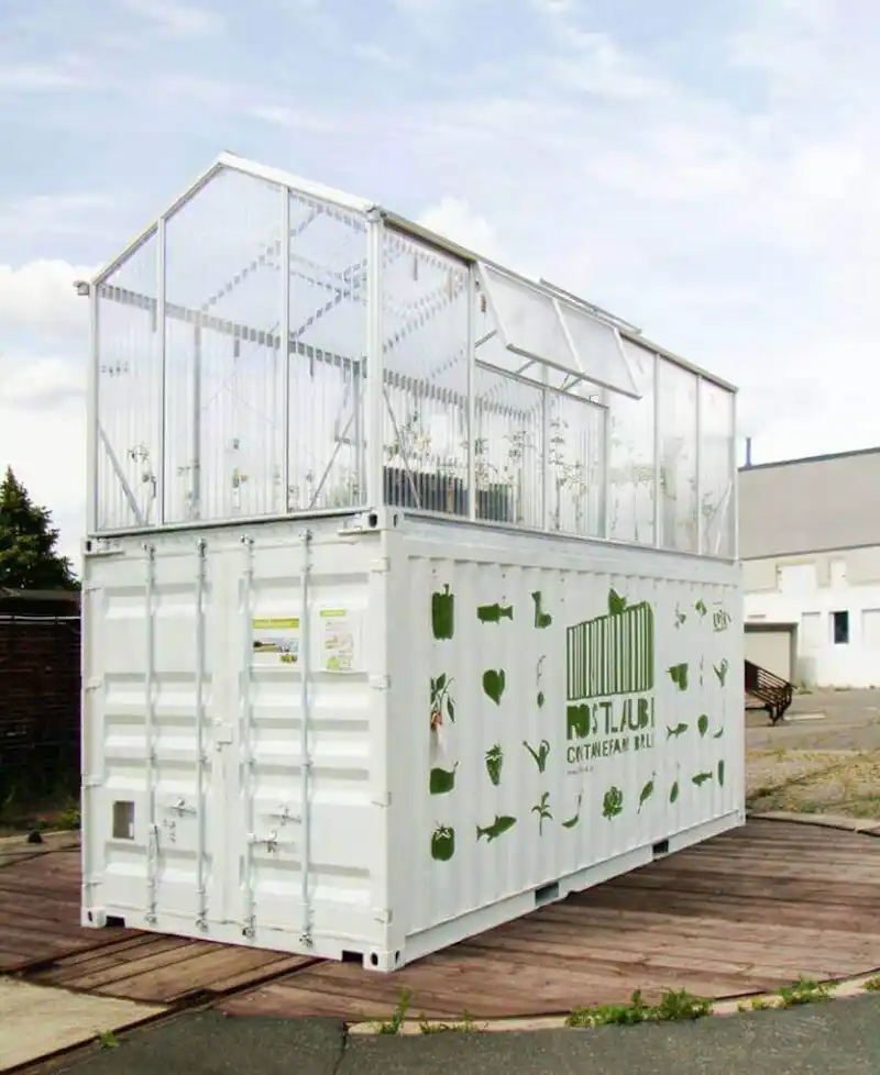 greenhouse-article-vertical-farm-shipping-container-mod White shipping container base with a glass greenhouse structure on top, used as a sustainable, urban farm or garden.